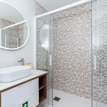 Daire Cedofeita Sunny - Balcony & Parking