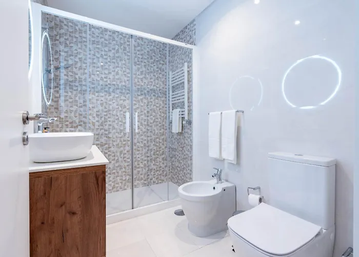 Cedofeita Sunny - Balcony & Parking * Oporto