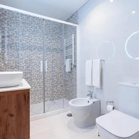 Cedofeita Sunny - Balcony & Parking * ポルト